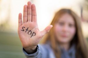 Топ-10 фраз, які допоможуть поставити маніпулятора на місце і захиститися від шантажу
