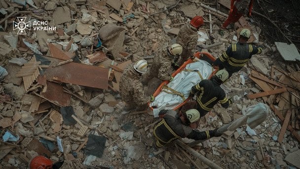 Обстріл Києва: кількість загиблих знову зросла (фото)