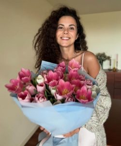 Заміжню Настю Каменських неочікувано покликав на побачення відомий співак