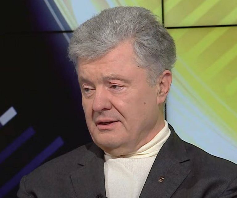 Порошенко зранку вимагав дати ЗСУ далекобійні ракети: йому пригадали, як він заблокував їх виробництво