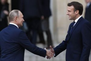 Зрада чи ні?: політолог пояснив, навіщо Макрон телефонував Путіну