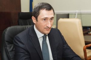Чому Чернишов не хотів повертатись до України: що приховує міністр єдності та хто заплатив за нього заставу 120 мільйонів